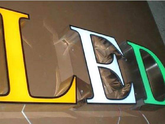 慈利介绍LED招牌的基础知识。